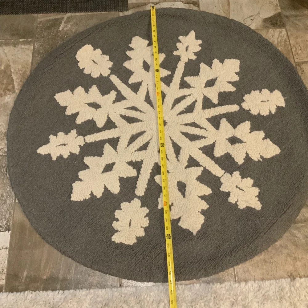 Garnet Hill Grey Ivory Wool Hooked Rug Snowflake Alpine Home Decor Perfect Cabin